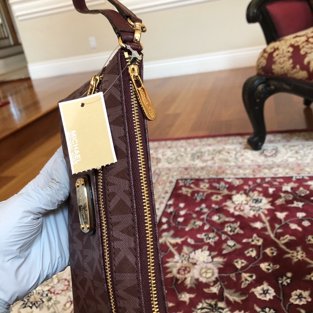 Authentic Michael Kors wristlet wallet in plum - Picture 8 of 8